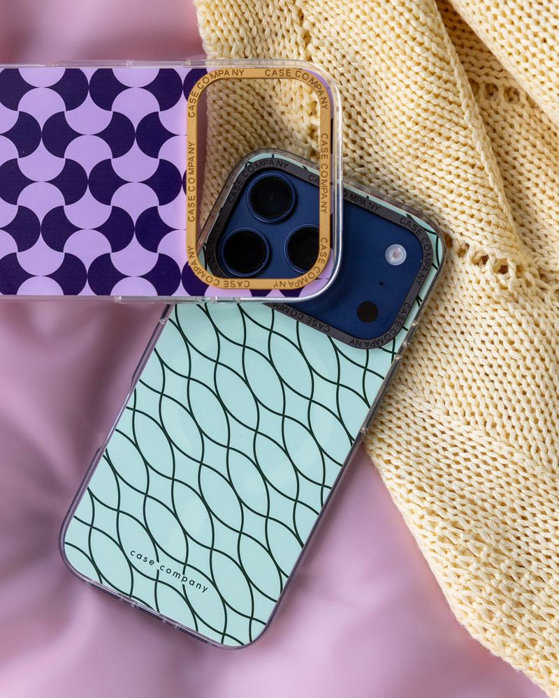 Premium hoesjes met een gouden en een zwart cameraframe